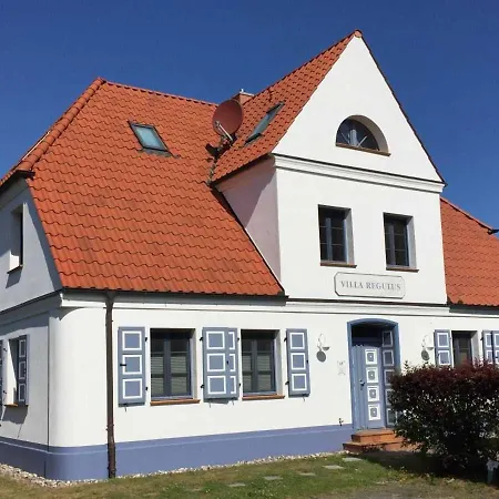 Kapitaenshaus Regulus Og Appartement Zingst