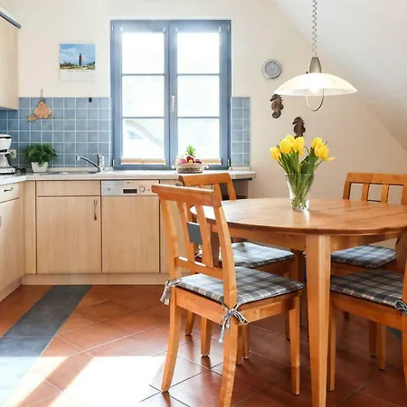 Kapitaenshaus Regulus Og Appartement Zingst